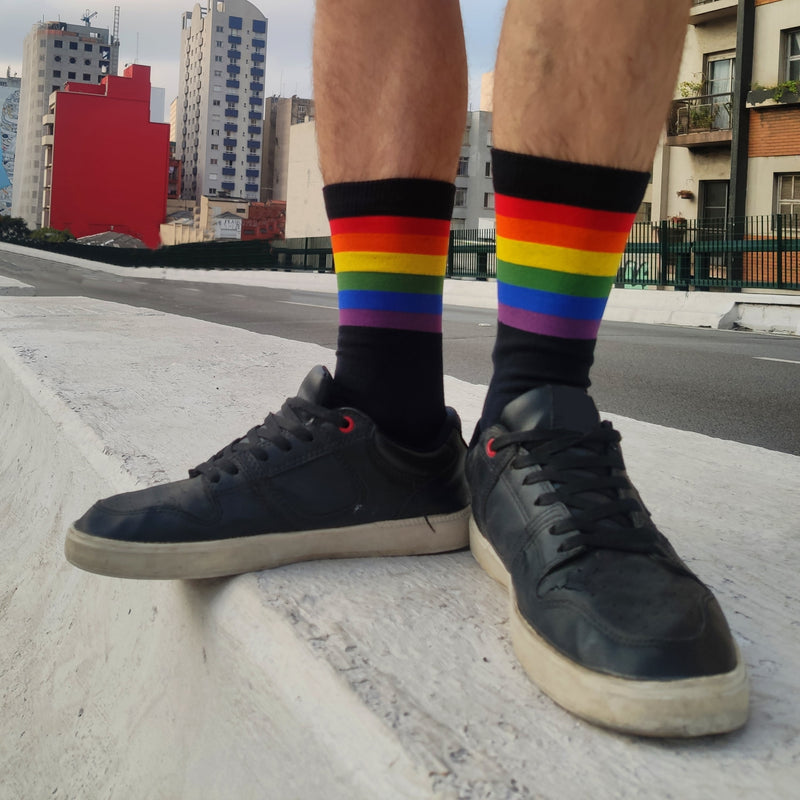 Meia Cano Alto Preta com Arco íris